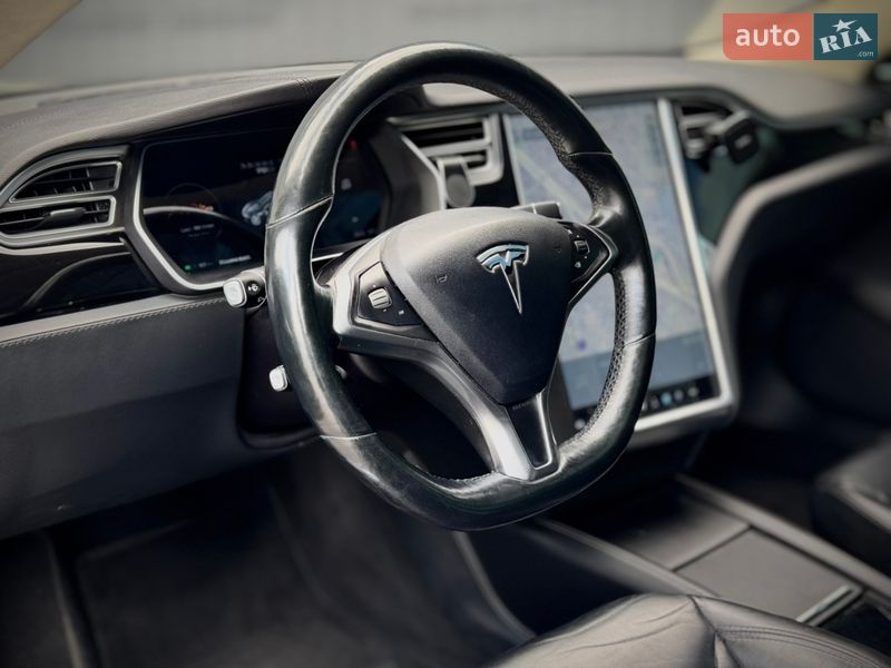 Ліфтбек Tesla Model S 2015 в Миколаєві