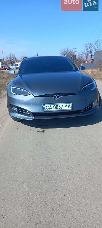 Лифтбек Tesla Model S 2014 в Умани