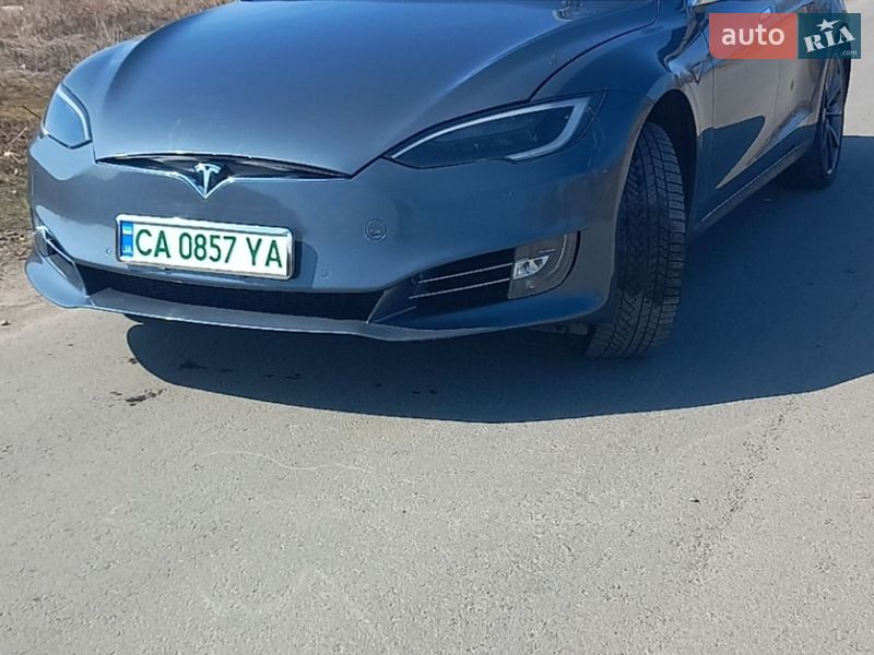 Лифтбек Tesla Model S 2014 в Умани
