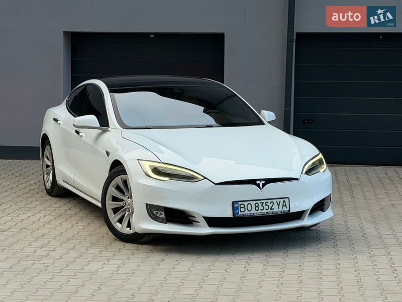 Лифтбек Tesla Model S 2016 в Тернополе