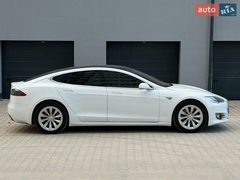 Лифтбек Tesla Model S 2016 в Тернополе