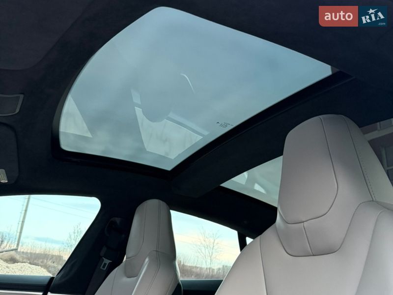 Лифтбек Tesla Model S 2016 в Тернополе