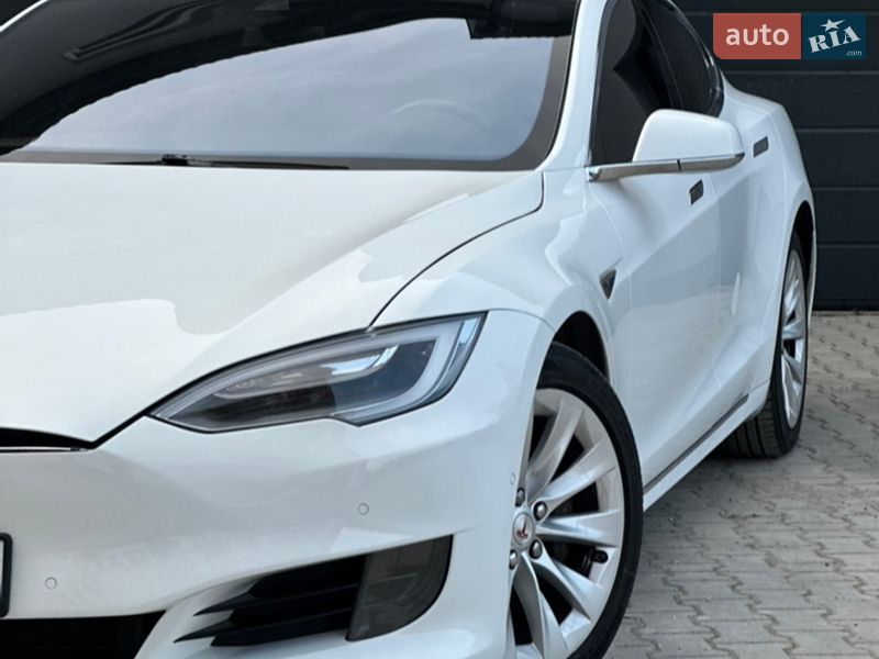 Лифтбек Tesla Model S 2016 в Тернополе