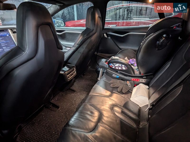 Лифтбек Tesla Model S 2016 в Луцке фото 17 Лифтбек Tesla Model S 2016 в Луцке