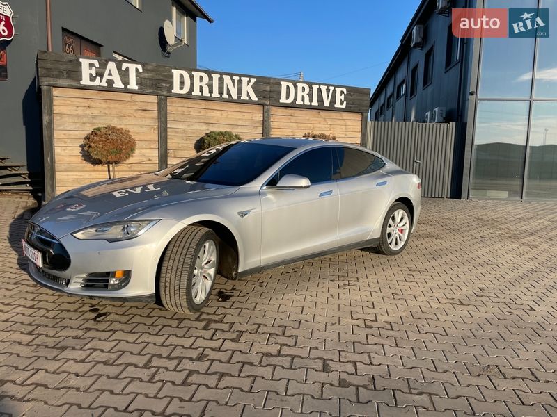 Лифтбек Tesla Model S 2015 в Луцке фото 2 Лифтбек Tesla Model S 2015 в Луцке