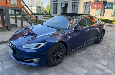 Ліфтбек Tesla Model S 2016 в Києві