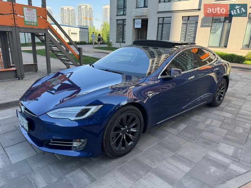 Лифтбек Tesla Model S 2016 в Киеве