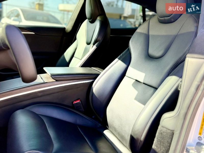 Ліфтбек Tesla Model S 2022 в Вінниці