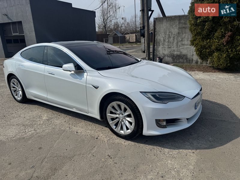 Ліфтбек Tesla Model S 2018 в Софіївській Борщагівці