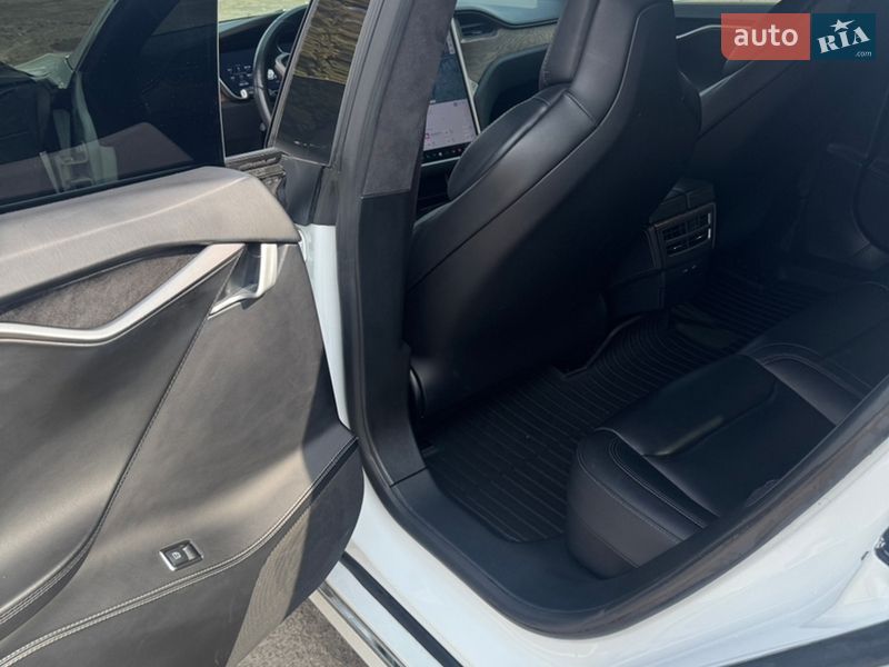 Ліфтбек Tesla Model S 2018 в Софіївській Борщагівці