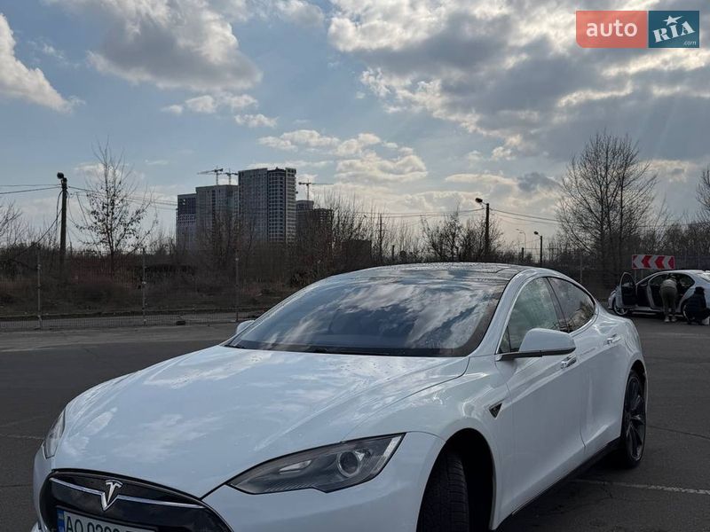 Лифтбек Tesla Model S 2013 в Киеве фото 4 Лифтбек Tesla Model S 2013 в Киеве