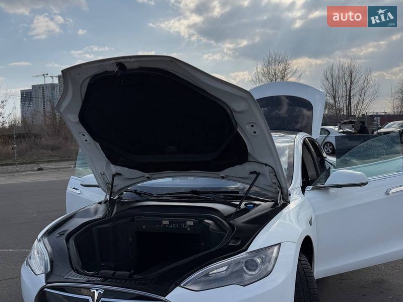 Лифтбек Tesla Model S 2013 в Киеве фото 14 Лифтбек Tesla Model S 2013 в Киеве