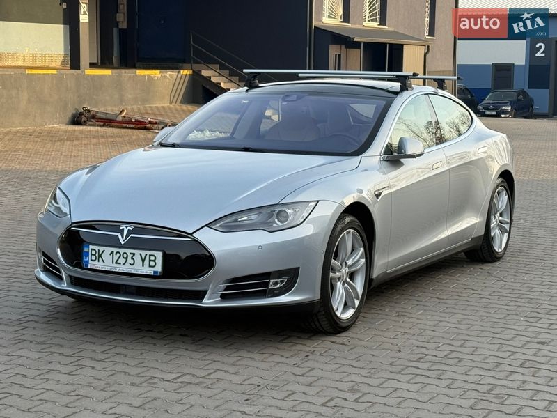 Ліфтбек Tesla Model S 2014 в Рівному фото 5 Ліфтбек Tesla Model S 2014 в Рівному