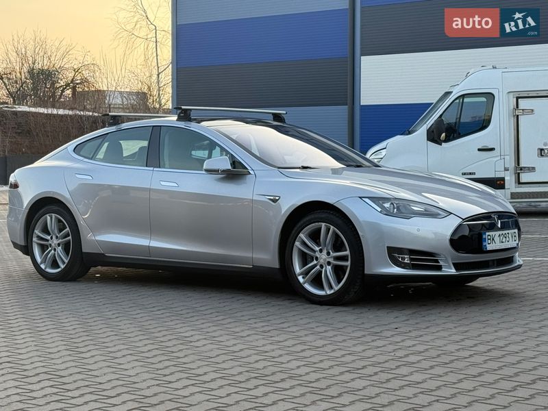 Ліфтбек Tesla Model S 2014 в Рівному фото 14 Ліфтбек Tesla Model S 2014 в Рівному