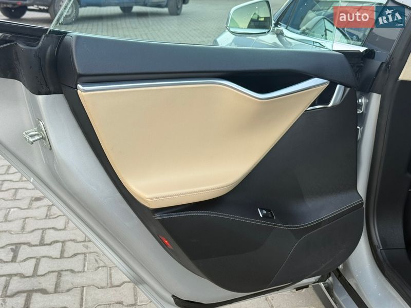 Ліфтбек Tesla Model S 2014 в Рівному фото 42 Ліфтбек Tesla Model S 2014 в Рівному