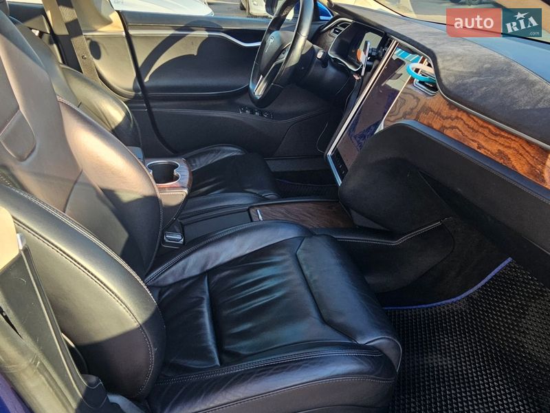 Лифтбек Tesla Model S 2017 в Киеве