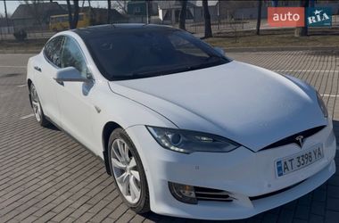 Ліфтбек Tesla Model S 2016 в Коломиї