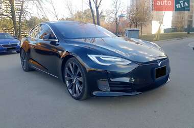 Ліфтбек Tesla Model S 2016 в Києві