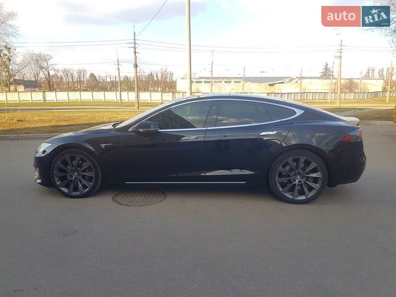 Лифтбек Tesla Model S 2016 в Киеве фото 9 Лифтбек Tesla Model S 2016 в Киеве