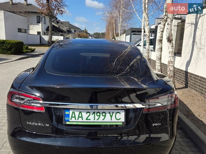 Лифтбек Tesla Model S 2015 в Киеве фото 6 Лифтбек Tesla Model S 2015 в Киеве