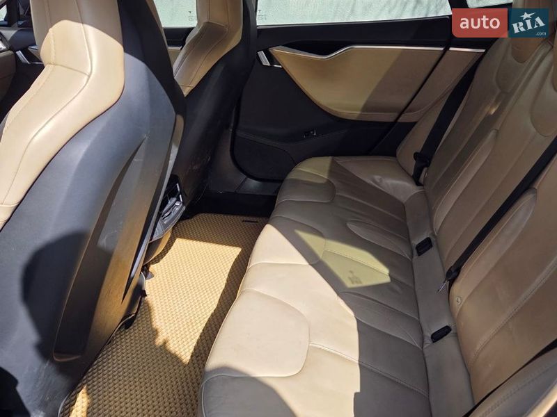 Лифтбек Tesla Model S 2015 в Киеве фото 9 Лифтбек Tesla Model S 2015 в Киеве