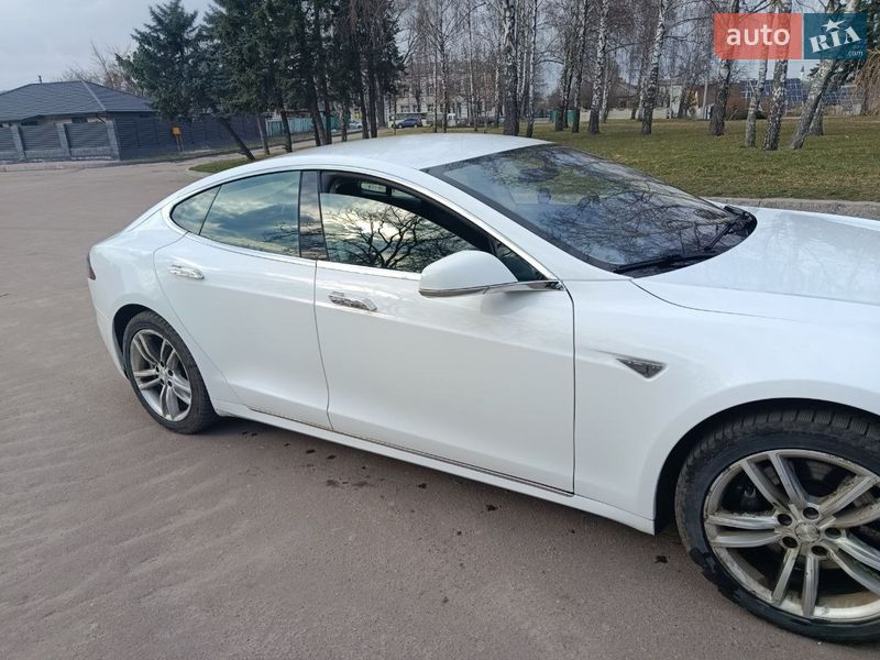 Лифтбек Tesla Model S 2014 в Житомире