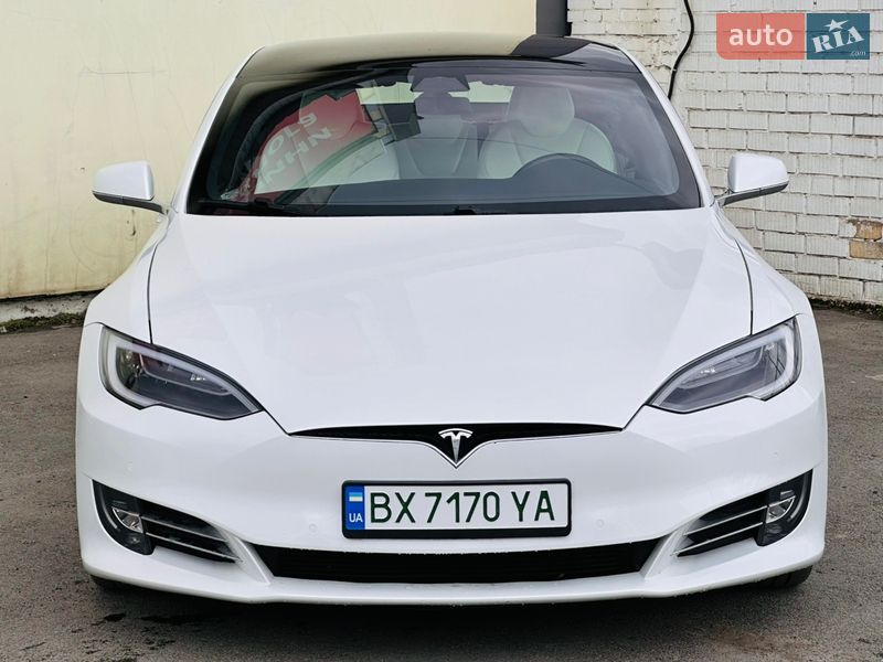 Лифтбек Tesla Model S 2019 в Киеве