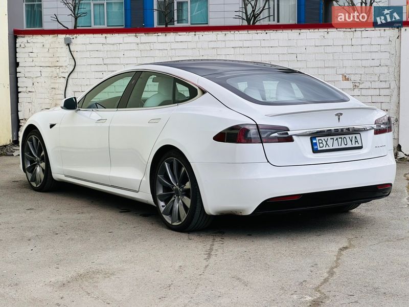 Лифтбек Tesla Model S 2019 в Киеве