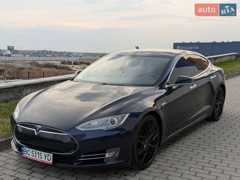 Лифтбек Tesla Model S 2013 в Львове фото Лифтбек Tesla Model S 2013 в Львове