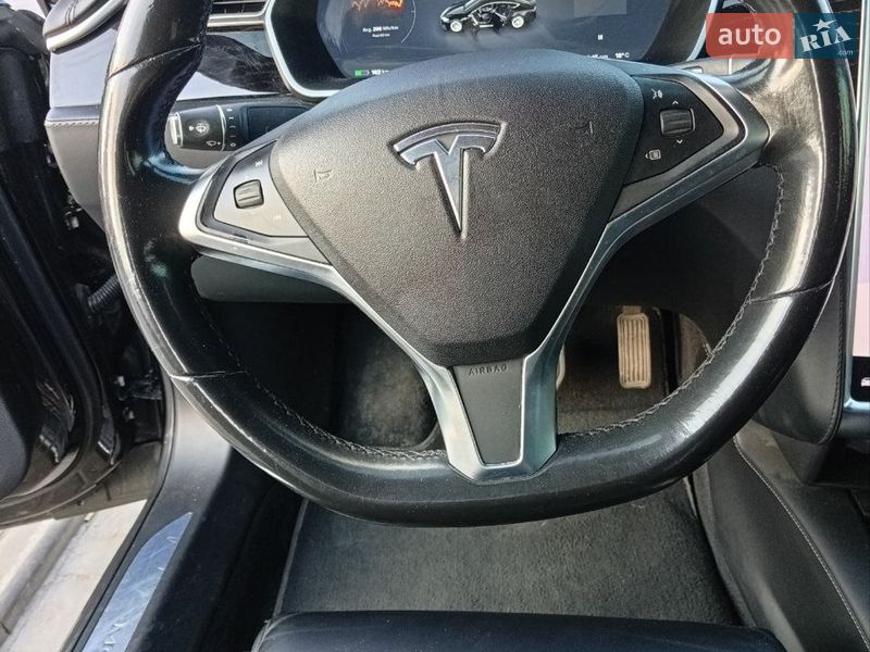 Лифтбек Tesla Model S 2017 в Киеве