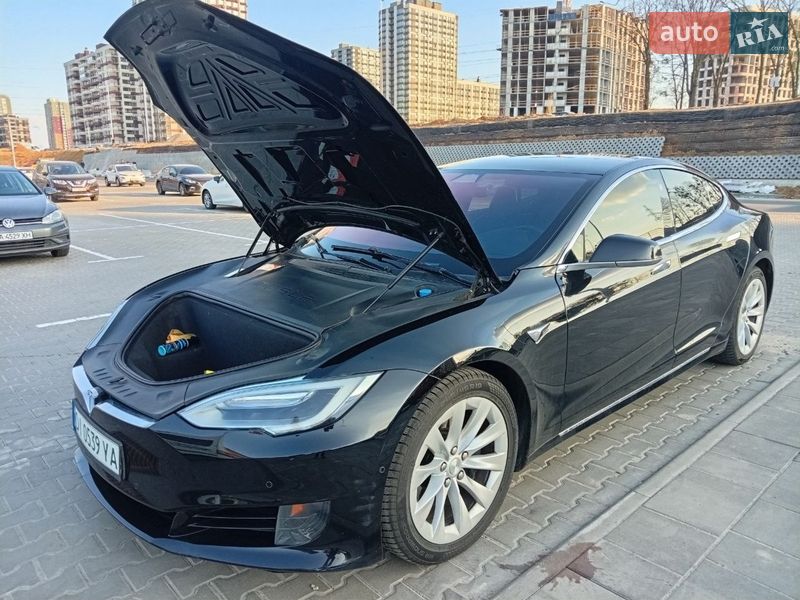 Лифтбек Tesla Model S 2017 в Киеве