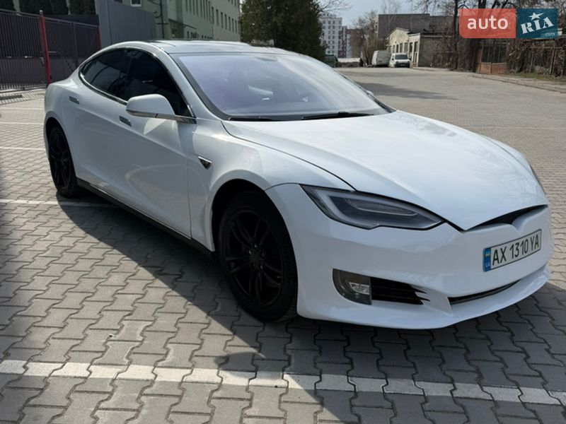 Лифтбек Tesla Model S 2013 в Львове