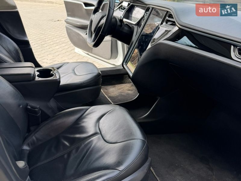 Лифтбек Tesla Model S 2013 в Львове