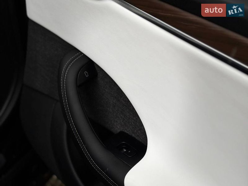 Лифтбек Tesla Model S 2023 в Стрые