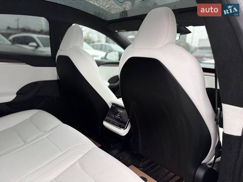 Лифтбек Tesla Model S 2023 в Стрые