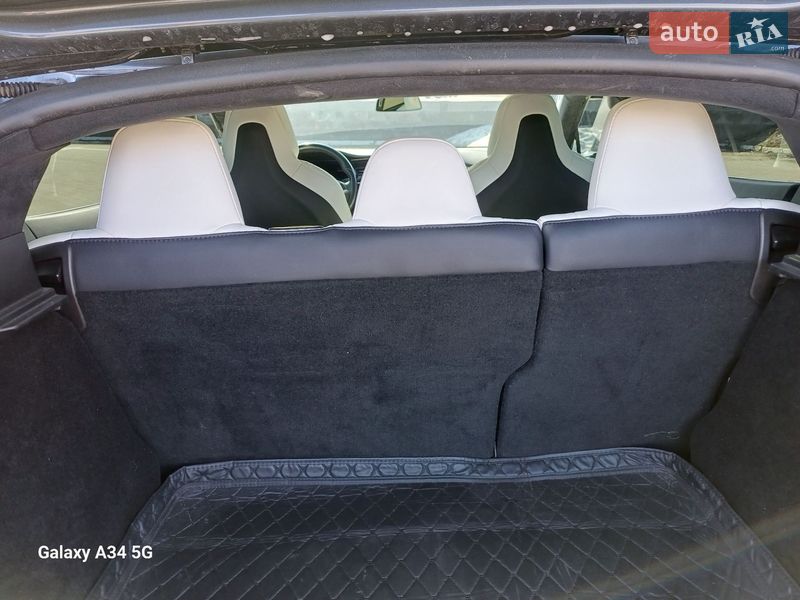 Лифтбек Tesla Model S 2019 в Сумах