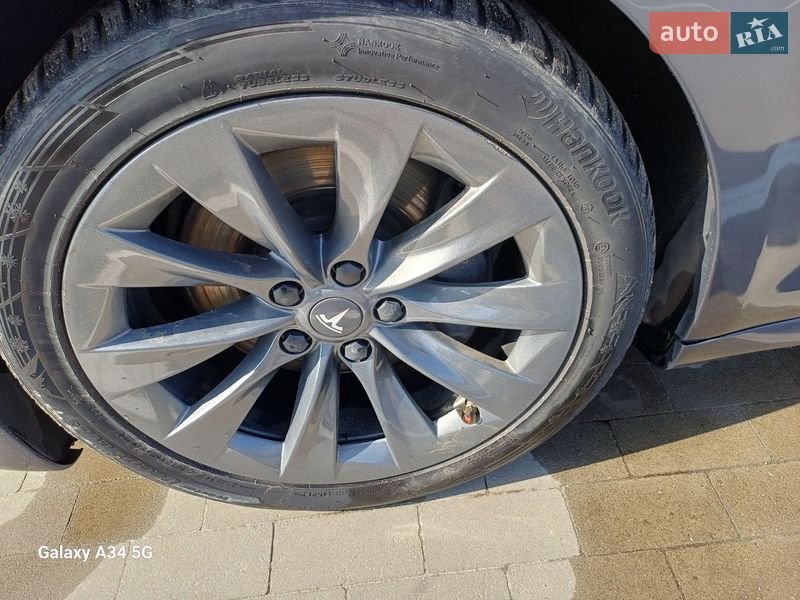 Лифтбек Tesla Model S 2019 в Сумах