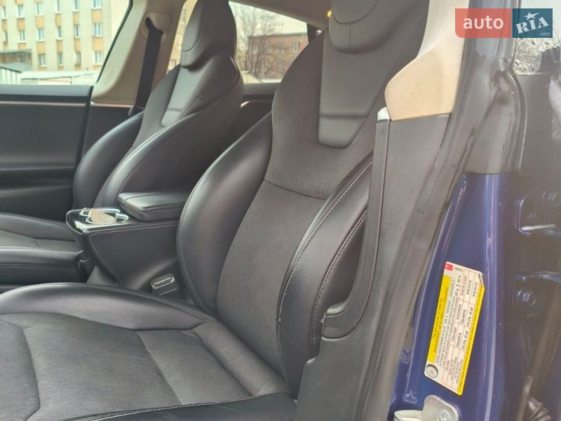Лифтбек Tesla Model S 2017 в Львове