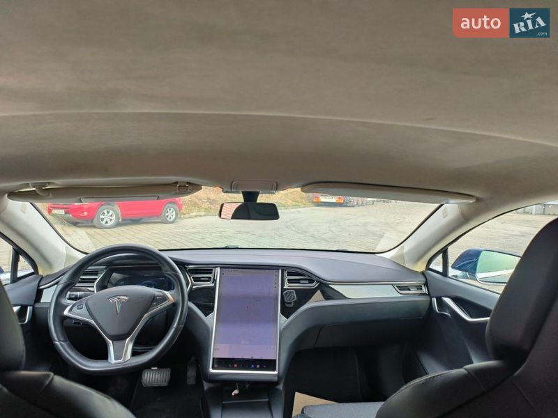 Лифтбек Tesla Model S 2017 в Львове