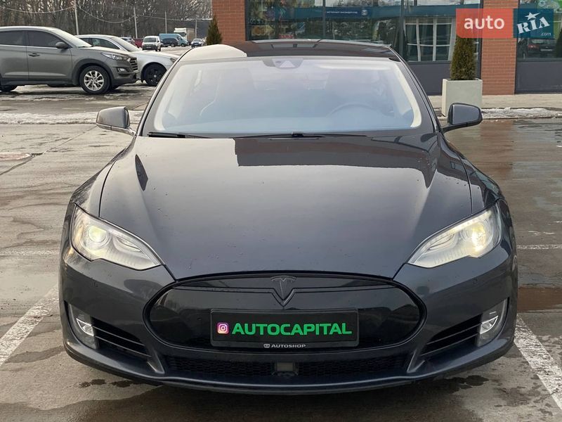 Ліфтбек Tesla Model S 2015 в Києві