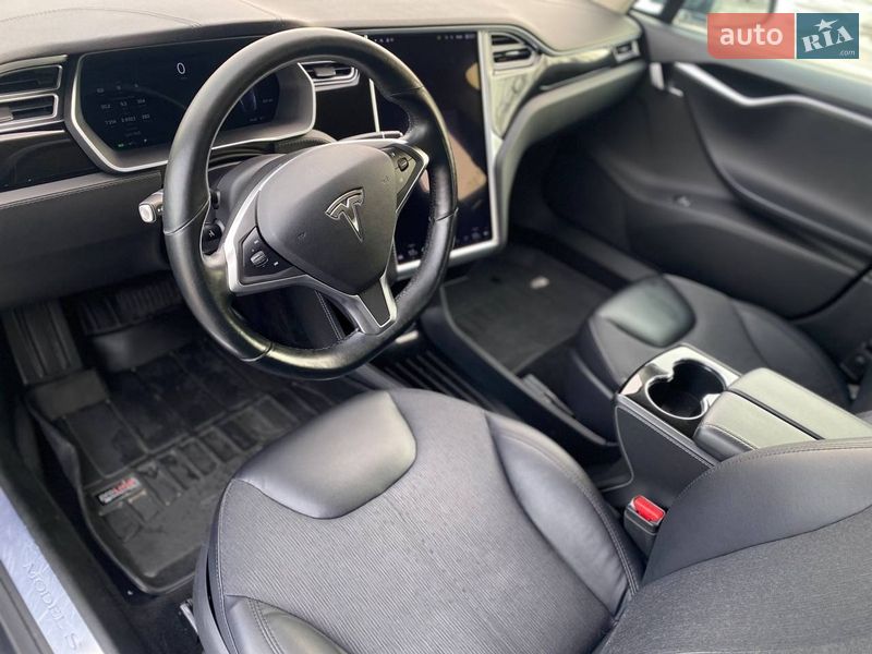 Ліфтбек Tesla Model S 2015 в Києві
