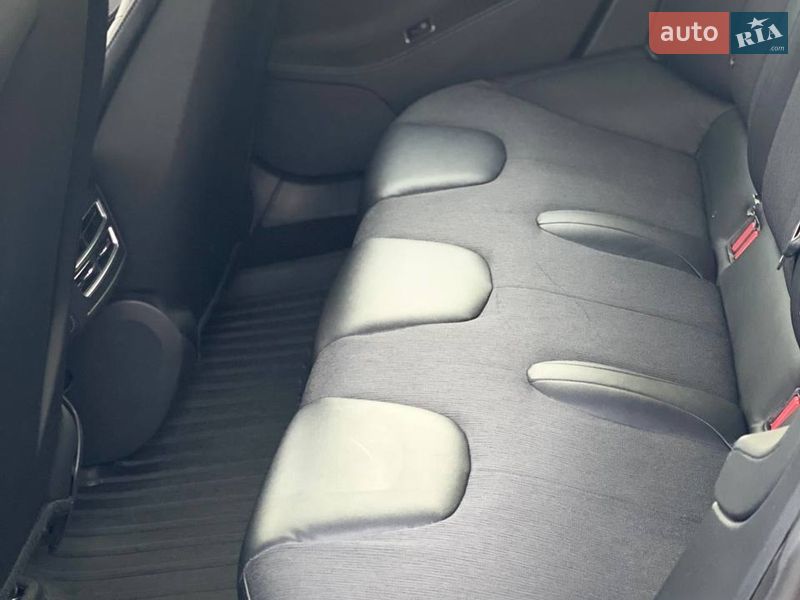 Ліфтбек Tesla Model S 2015 в Києві