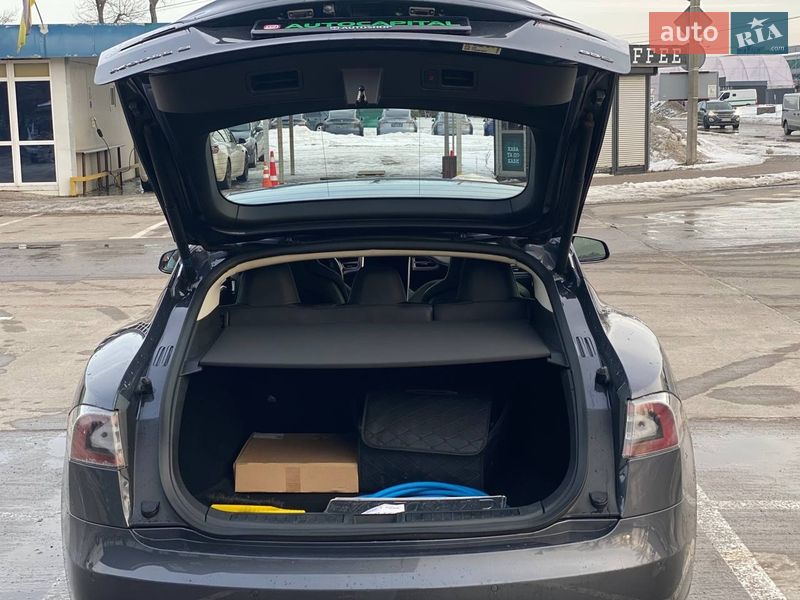 Ліфтбек Tesla Model S 2015 в Києві