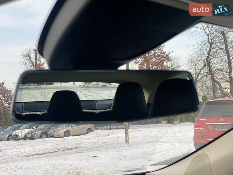 Ліфтбек Tesla Model S 2015 в Києві