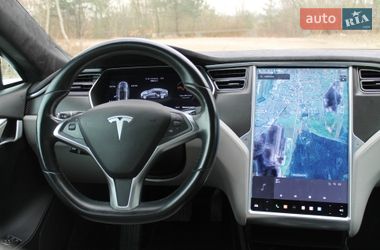 Лифтбек Tesla Model S 2016 в Жовкве