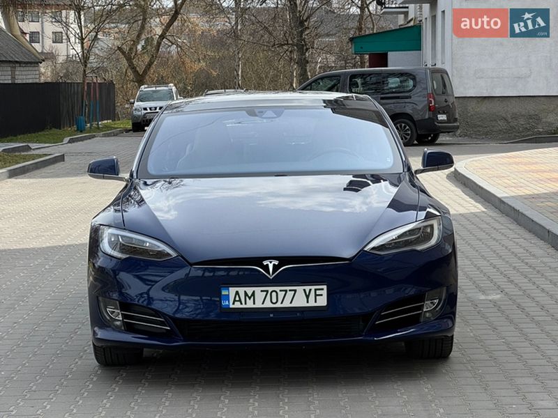Ліфтбек Tesla Model S 2016 в Звягелі