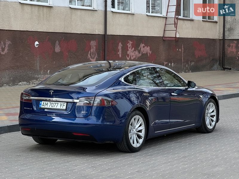 Ліфтбек Tesla Model S 2016 в Звягелі