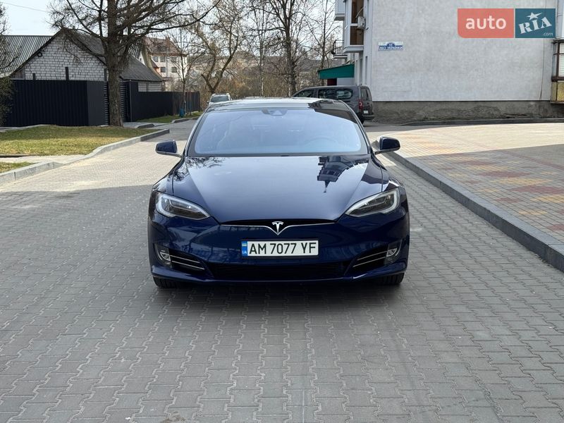 Ліфтбек Tesla Model S 2016 в Звягелі