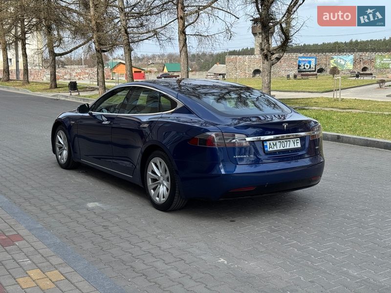 Ліфтбек Tesla Model S 2016 в Звягелі