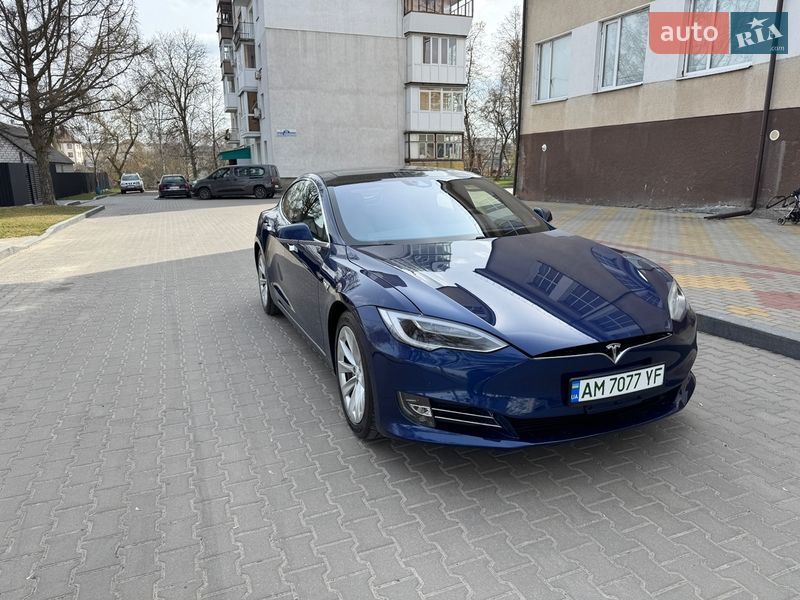 Ліфтбек Tesla Model S 2016 в Звягелі